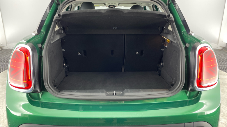 MINI Hatchback 1.5 Cooper Classic Premium 5dr Auto Petrol Hatchback